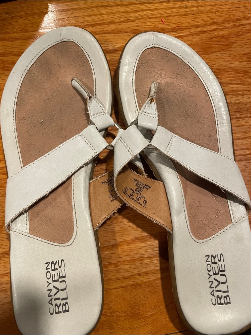 Canyon River Blues White Leather Thong Sandals for Women size 7
